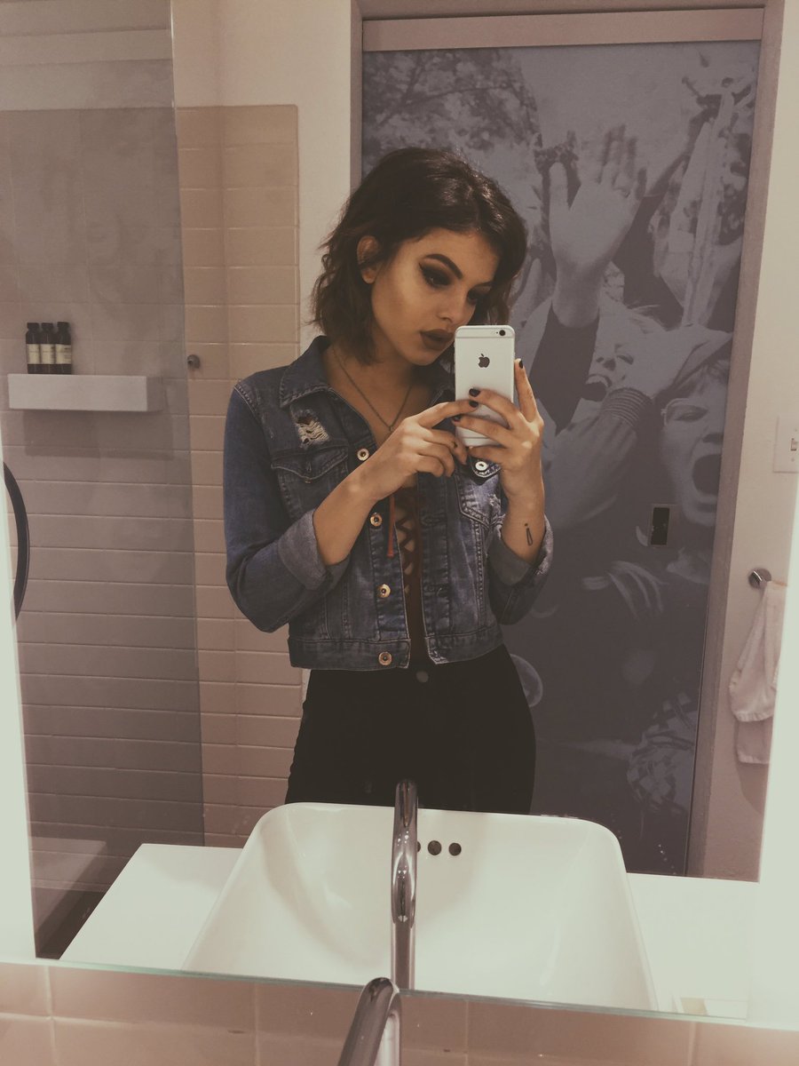 NiaLovelis's tweet photo. bos✨✈️ https://t.co/xbZGBrOULH