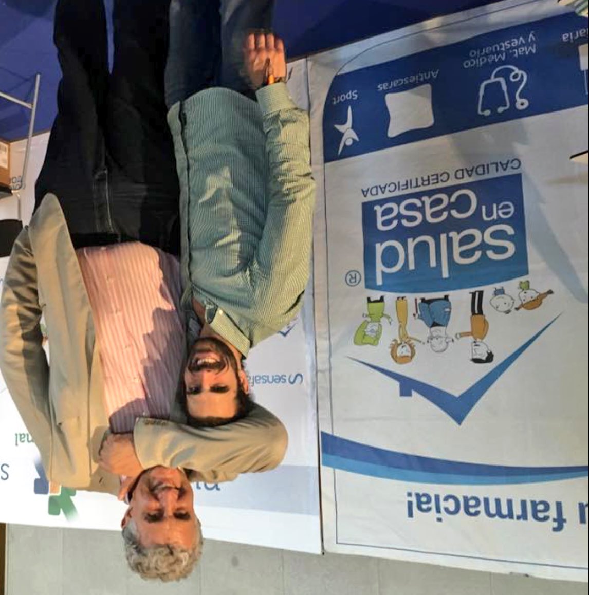 saludencasafarm's tweet photo. Qué Grande es el #mundofarma ! Se ponga como se ponga... Ole y Ole mundofarma!! #gracias #farmacias https://t.co/FHbM4msWER