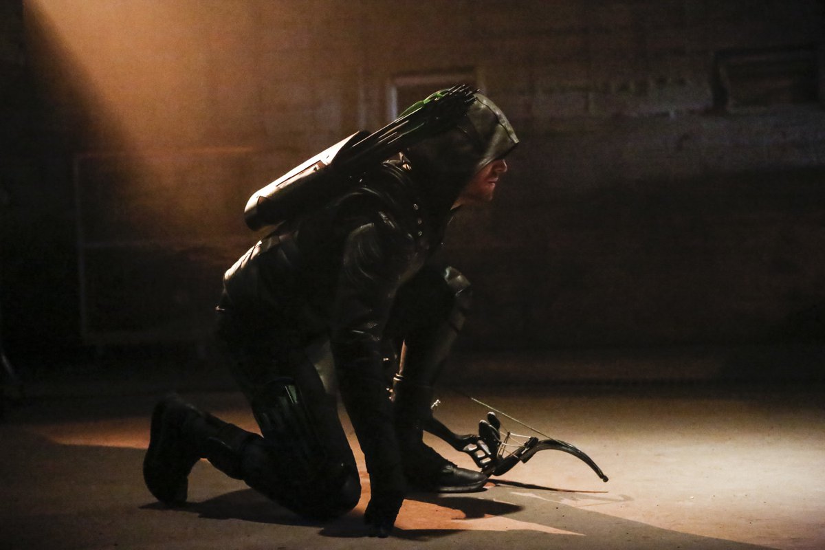 Calle13's tweet photo. Preparados... listos... ¡ya! ¡A las 22:00, llega la quinta temporada de #Arrow a @Calle13! https://t.co/Bm6Z15zRg4
