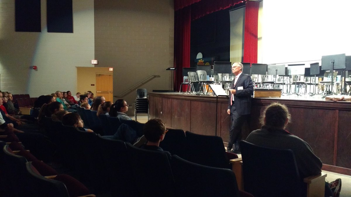 Mdownt's tweet photo. Thank you to Ed Lancaster from @FBITN for coming to @SHMSGeneral to speak with 8th graders about careers in law. #59percent #CareerTalks https://t.co/kGFvsdmmDa