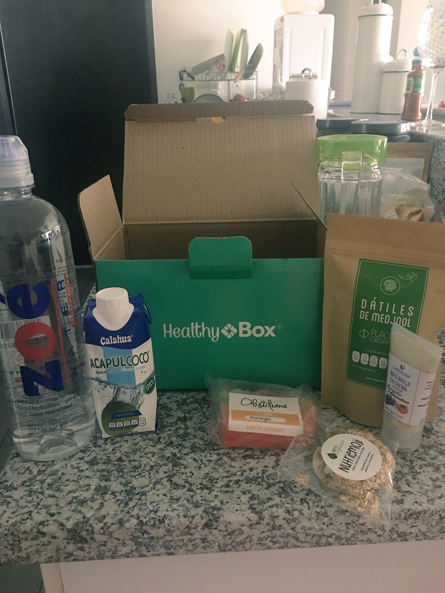 Gracias a <a href="/HealthyBoxMX/">Healthy Box</a> por mi caja saludable y <a href="/zoe_water/">Zoé Water®</a> por hidratarme todos los días!! 👊🏽💪🏻👍🏼📦