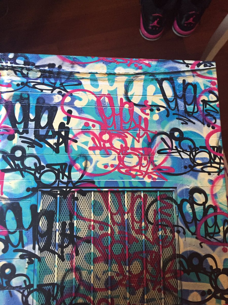 YoshikoSafari's tweet photo. π Hip-Hop for Life π
#hiphop #graffiti #streetart #hiphopforlife #airjordan #sneakerhead #sneakerbabe #sneakeraddict https://t.co/VowUkh6d0Z