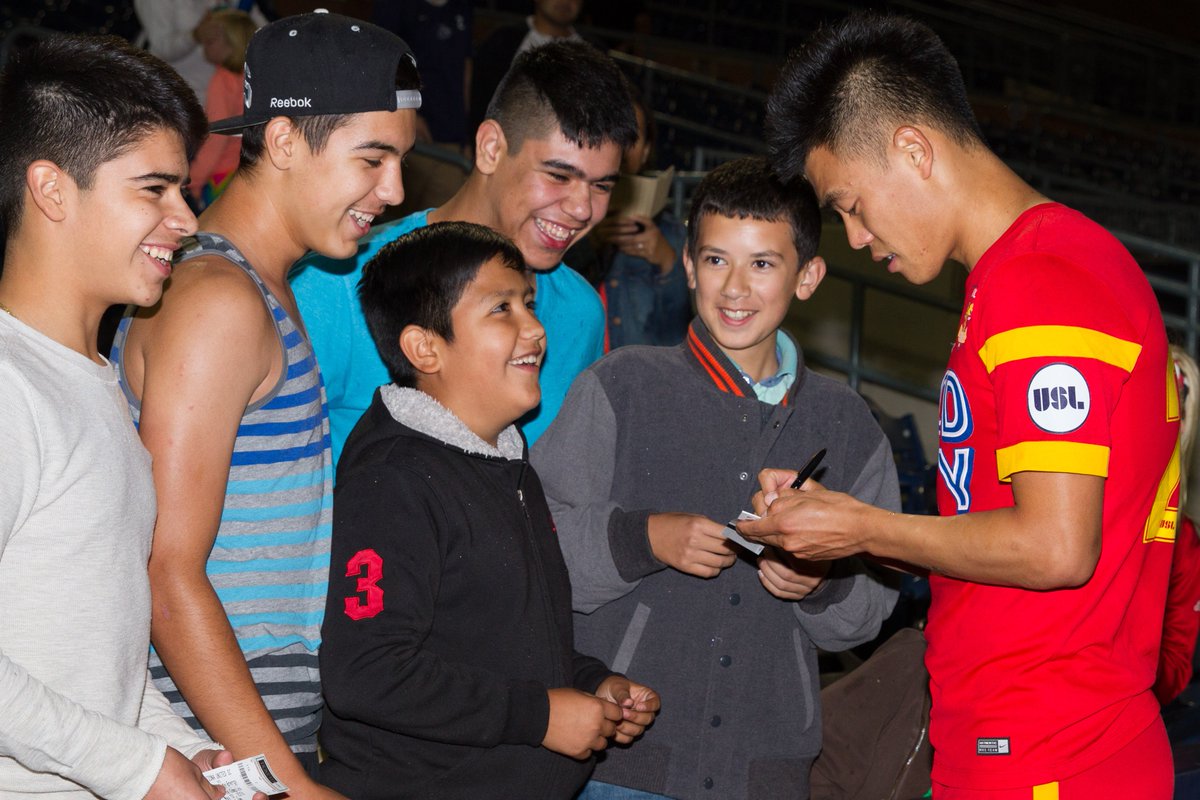 PHXRisingFC's tweet photo. #tbt to @longtan23 making a fan's night. https://t.co/czUC0D2gph