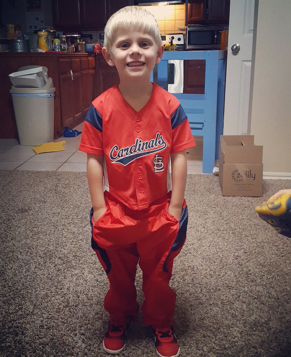 Akorenak's tweet image. He broke from his normal style to rep the STL today. #reppingSTL #Cardsfan #STLborn #stylesbyro #redfromheadtotoe