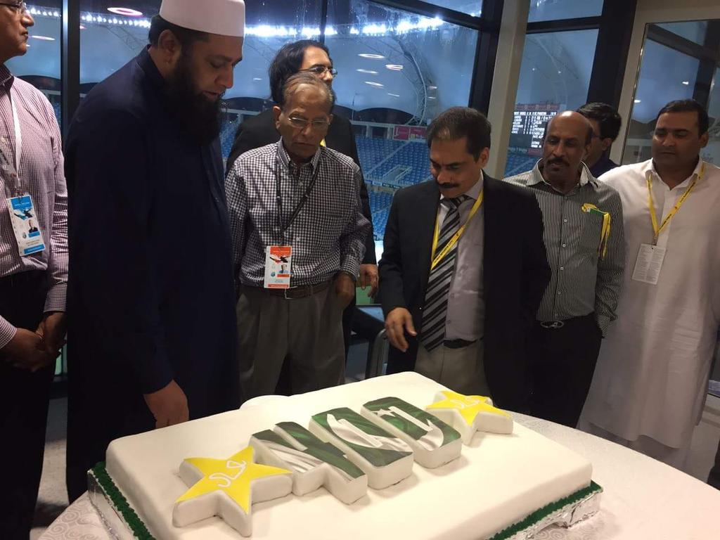 Ufwniaz's tweet photo. #PCBOfficials 400th Test match Celebrations with Journalists.
#PAKvsWI https://t.co/zeWSSqpXfY