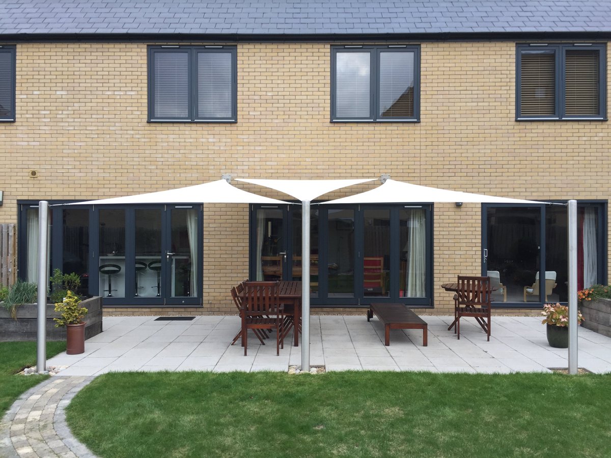 Sailmedic_uk's tweet photo. Newly finished garden complemented by a trio of Sail Medic shade sails
#shadesails #sail #sailmaker #garden #landscape #shade #canopy #UK https://t.co/u6EIsIutPg