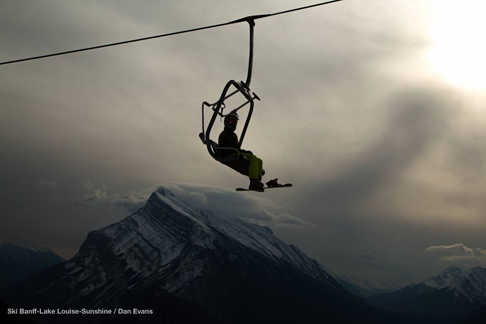 EnjoyBanff's tweet image. If you missed #Banff Early Bookings, you can still save on your #ski vacation when booked by Oct 31 ow.ly/Navj30550xz #canadianrockies