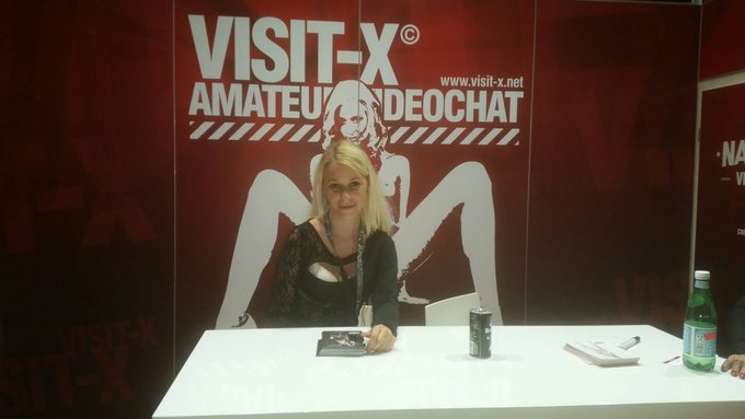 Gerade beim Viist-X Stand...schnell vorbei kommen 😉 Die Tage bin ich aber auch noch auf der Venus #VisitX<a href="/tag/model"class="tags"><span>#model</span></a><a href="/tag/webcamgirl"class="tags"><span>#webcamgirl</span></a><a href="/tag/visitx"class="tags"><span>#visitx</span></a><a href="/tag/sexyjenjen"class="tags"><span>#sexyjenjen</span></a>