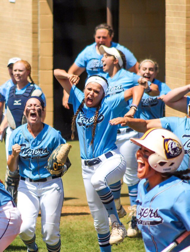 linzielewis8's tweet photo. Perfect display of how #etbusoftball feels about our fall games tomorrow🐯💙 https://t.co/Jhm3LCFea2