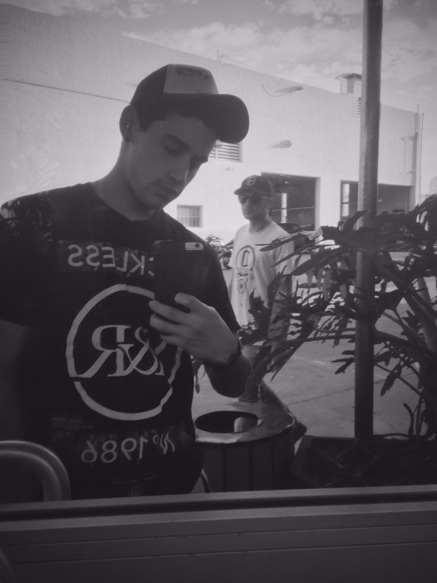 LukeAMBrooksx's tweet photo. Spiegelbild https://t.co/9GgpXAueQU