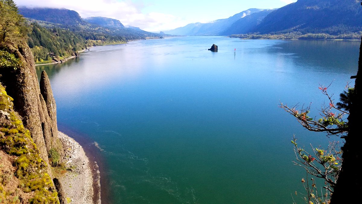 CRGNSA's tweet photo. For #GeoscienceforEveryoneDay, the dramatic story of the Gorge's origins: https://t.co/6yDcqfRo5b https://t.co/zA9WkZbp0R