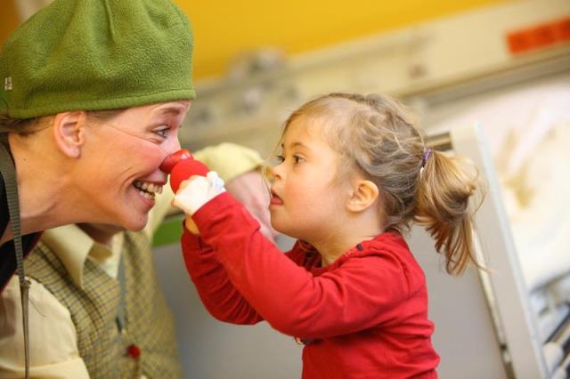 POL_Rotterdam's tweet image. Laat de clown een glimlach toveren! Ziet u een #horrorclown? Bel 112. Svp retweet, zie ook m.facebook.com/EenheidRotterd…