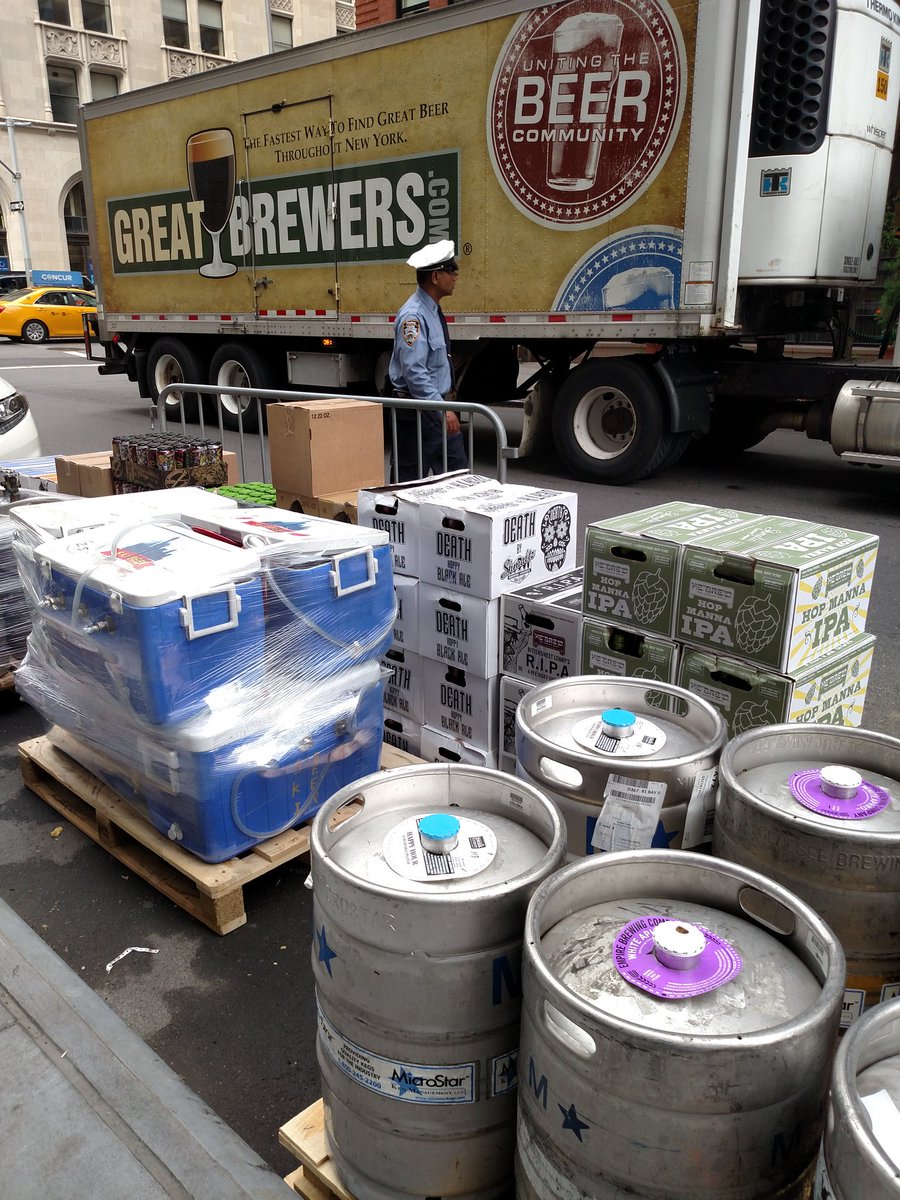 brew4all's tweet photo. Watching the NYC craft beer festival load in! @NYC_Craft_Beer https://t.co/dbjanaIABu