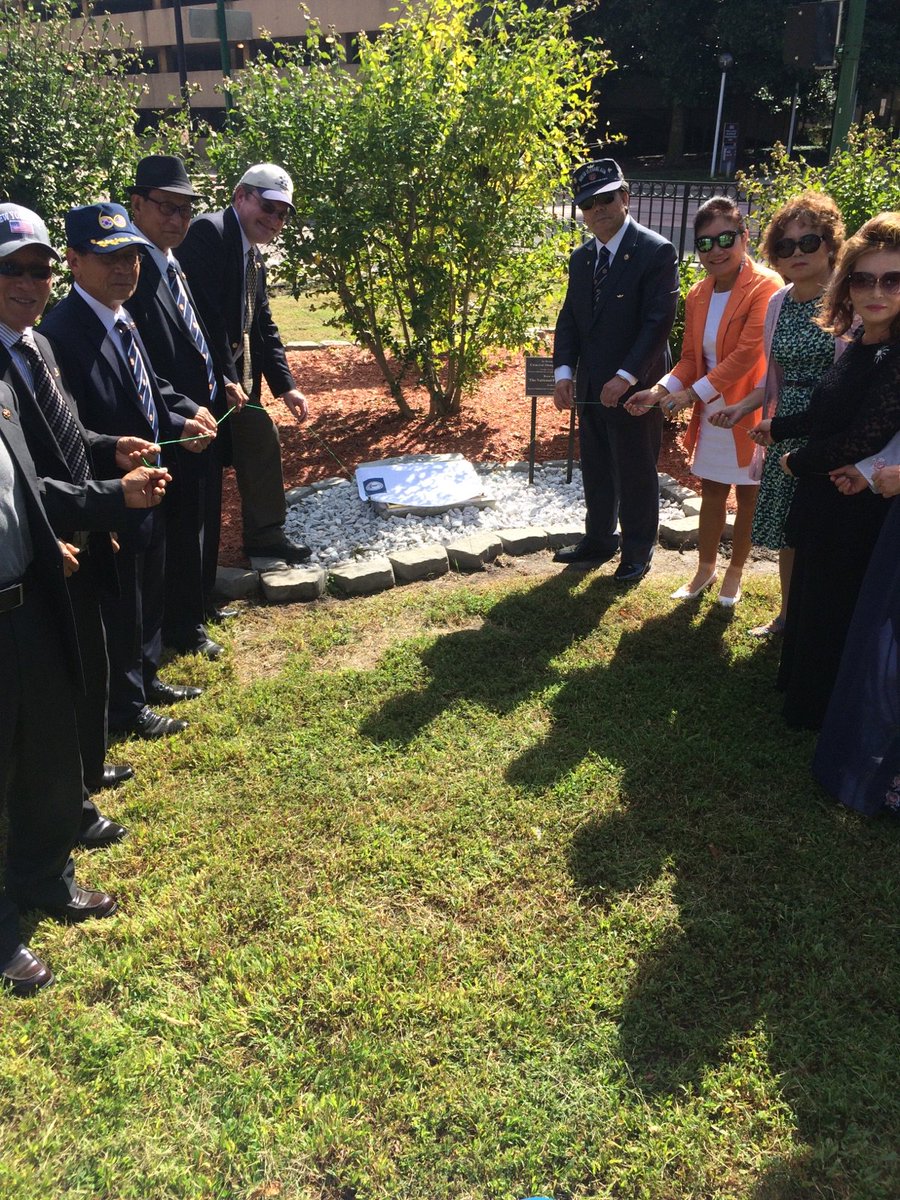 MacArthur1880's tweet photo. Today the Korean Submarine Veterans Association dedicated a new plaque in honor of #GenMacARthur and the #KoreanWar. https://t.co/iHv1wxfYOG