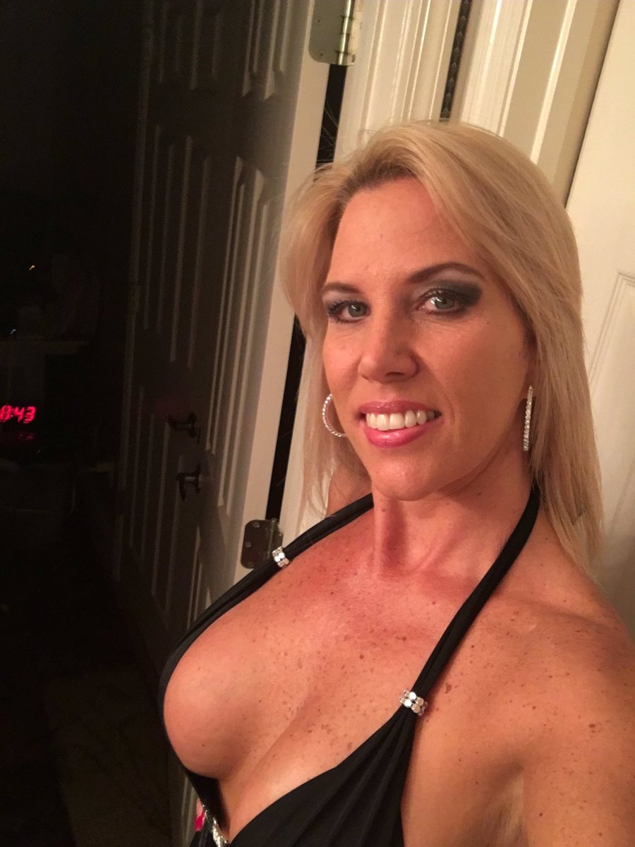 Jenny Jizz The Sexy Blond Milf Who Loves Cum Jackinchat Free Masturbation Community For