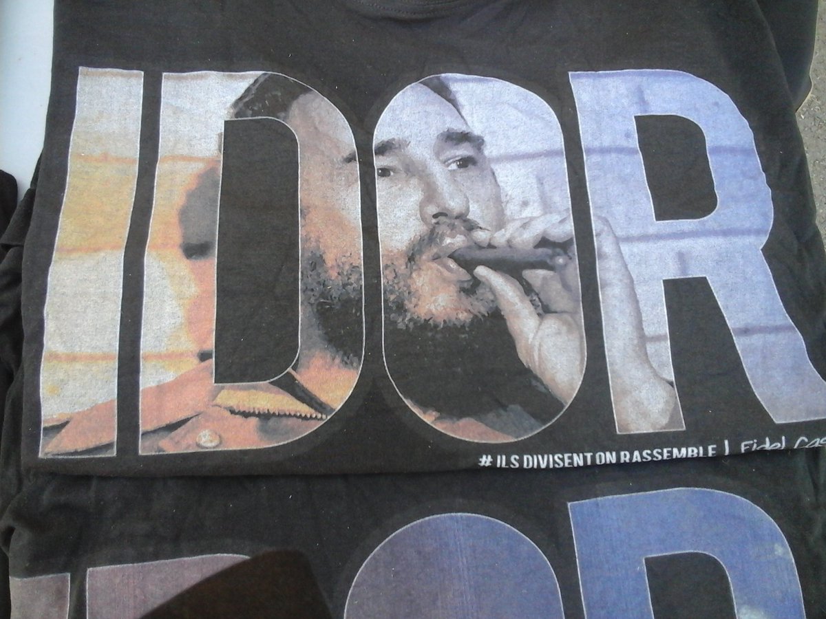 presdl's tweet photo. Souvenirs de la #FDH16.
Un beau t-shirt #IDOR (@JCBobignyDrancy @mjcf94). #FidelCastro.
Un @yanisvaroufakis détendu. @DiEM_25 @DiEM25_FR https://t.co/HphET1Lqqw