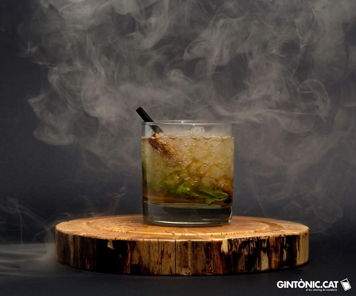 Et ve de gust un còctel de tardor? #cateringcocteleria #cocteleriacreativa #barralliure #cocteleria #coctel #cocktail #festesprivades