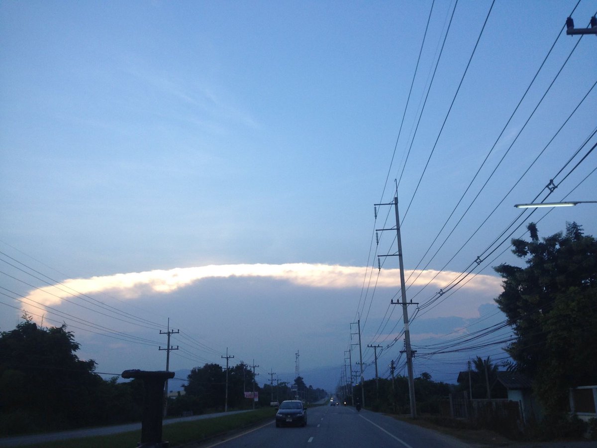 RememberDii's tweet image. เชียงใหม่เวลาประมาณ 16:00 น. จุกในใจอธิบายออกมาเป็นคำพูดไม่ได้
#เรารักในหลวง #ขอเป็นข้ารองบาททุกชาติไป 13/10/2559