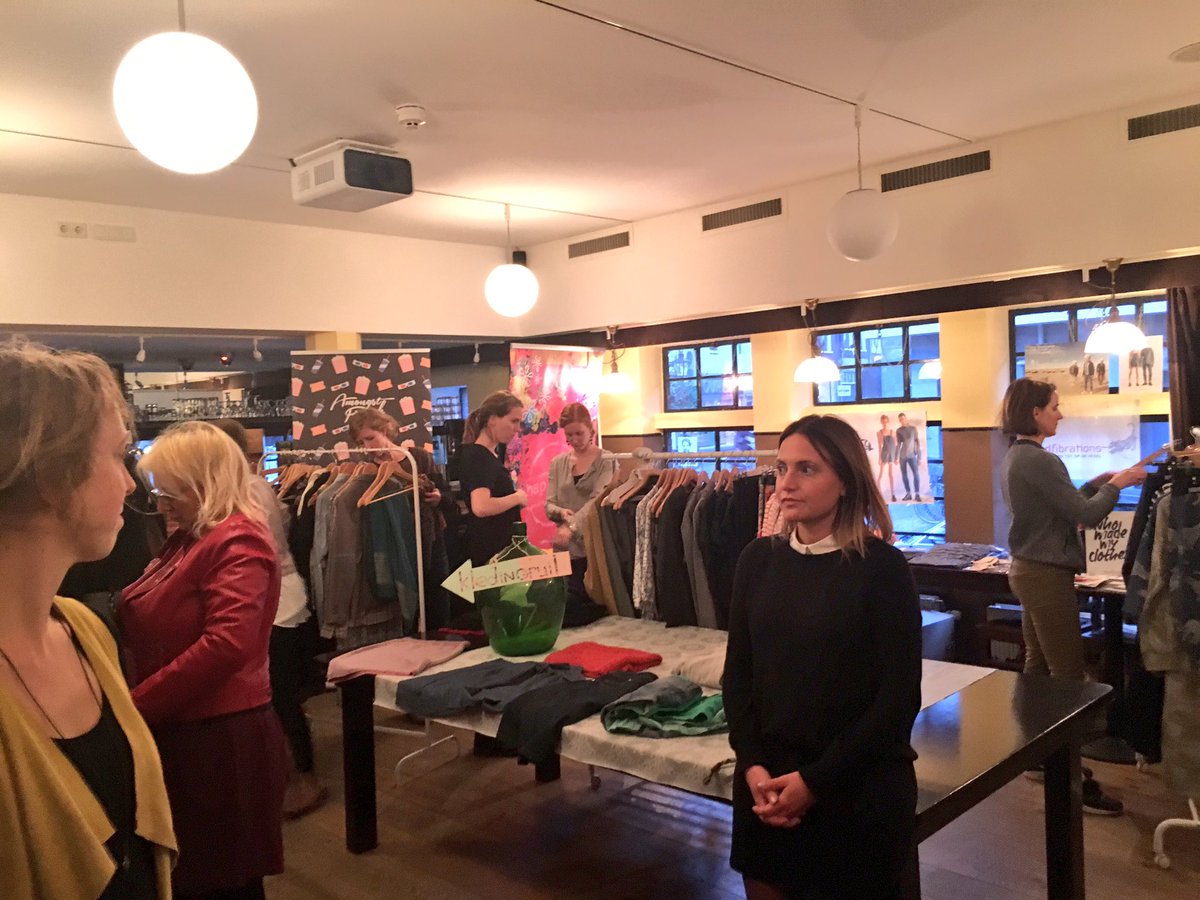 goodfibrations's tweet photo. #Fair #Fair We zijn in business @Kledingbieb kledingruil en onze #popup #dsfw @louishartlooper. Straks presentatie #square1magazine & borrel https://t.co/EYAyqKhxf0