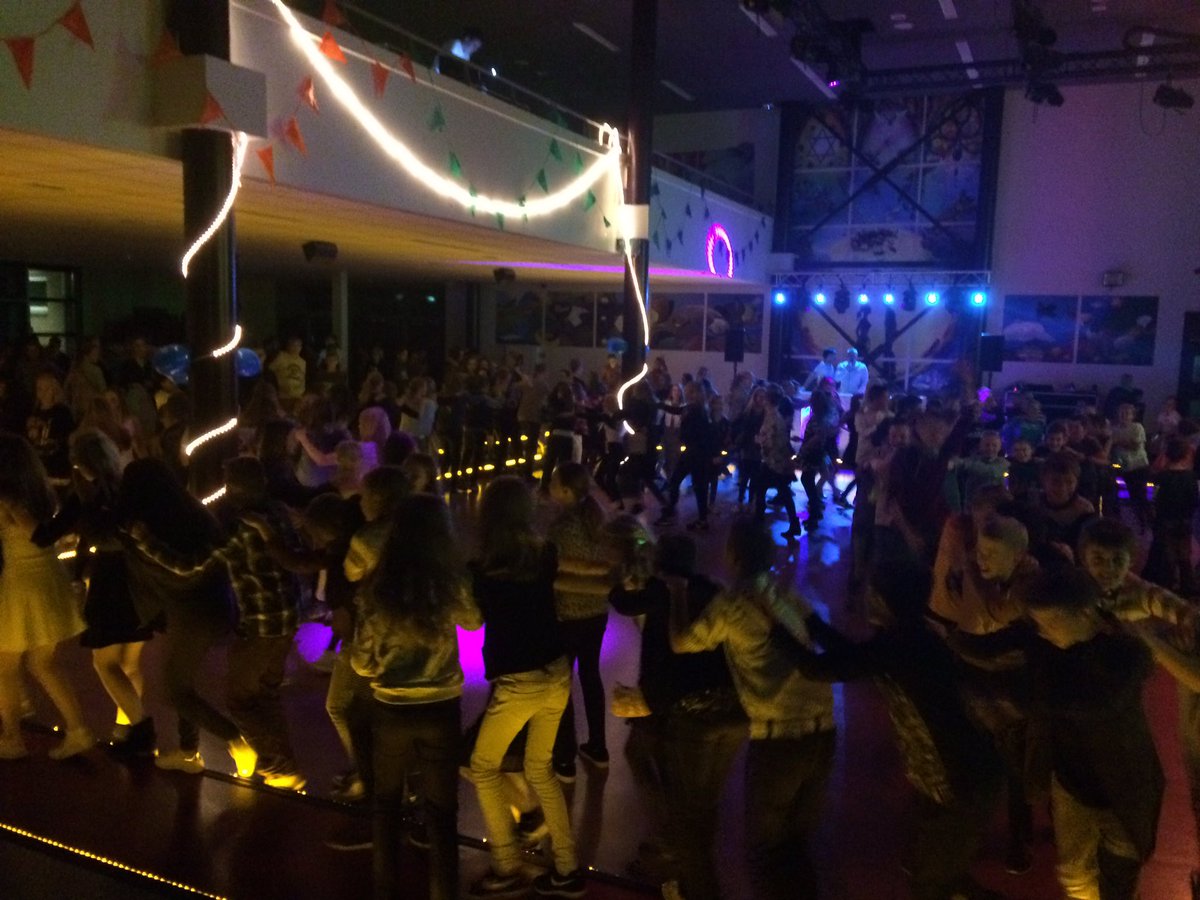 Heemgaard's tweet photo. Brugklasfeest 2016 is van start gegaan. #k3 #kabouterplop #djsander https://t.co/NYwVW0eEaa