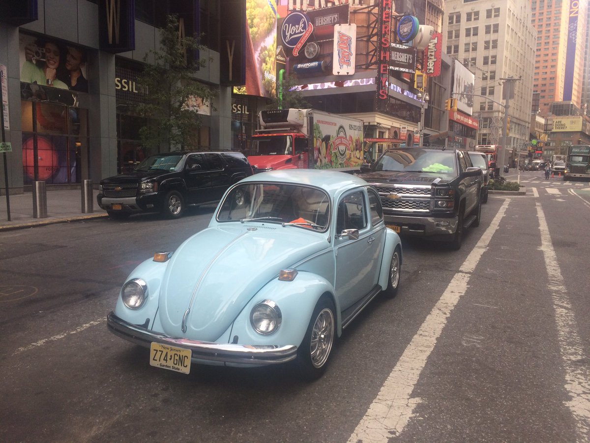 operamaariana's tweet photo. Made me smile! #vwbug #opera #upandcoming #operafan #operafanatic #art #mixedmedia #mixedmediaart #tbt #timessquare #nyc #classicalmusic https://t.co/TR4zycQDBI