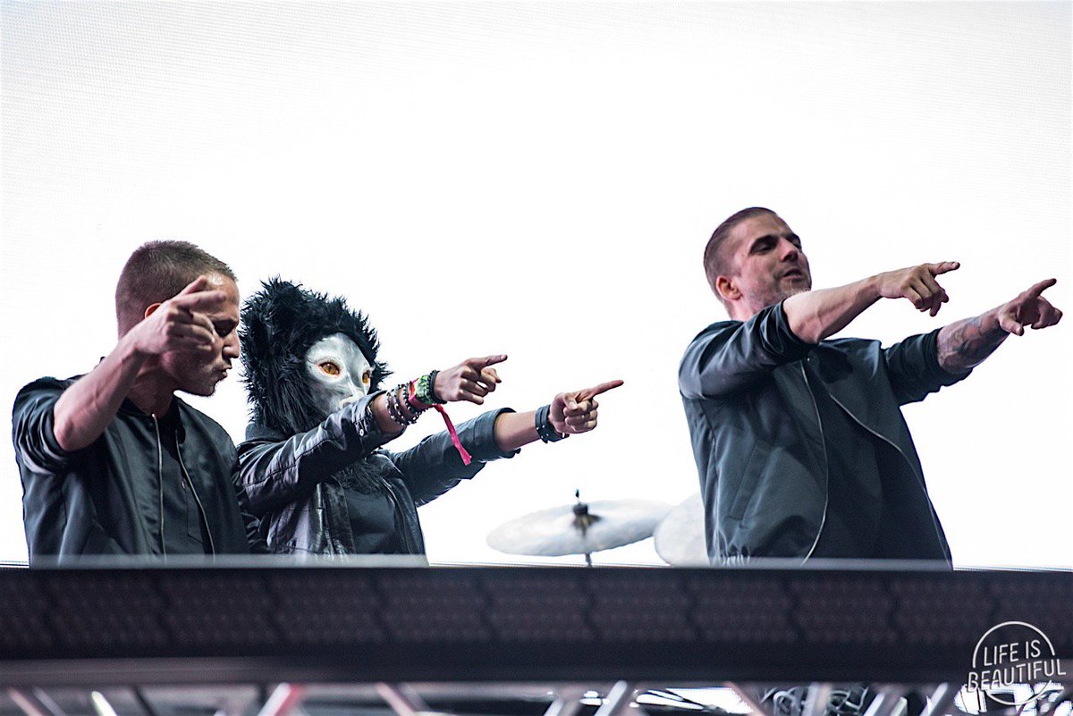 wearegalantis's tweet photo. yes...U 👉👉 https://t.co/J7GTDhhRuF