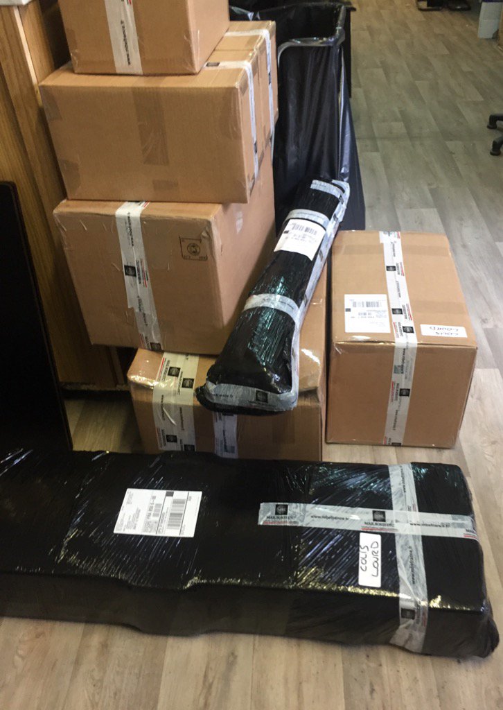 MBE_Mazargues's tweet photo. Plus de 500 kg de colis - beaux bébés pour un premier salon @MBEFrance @Franchise_Expo #onmetleturbo https://t.co/fJ6qnJNczZ