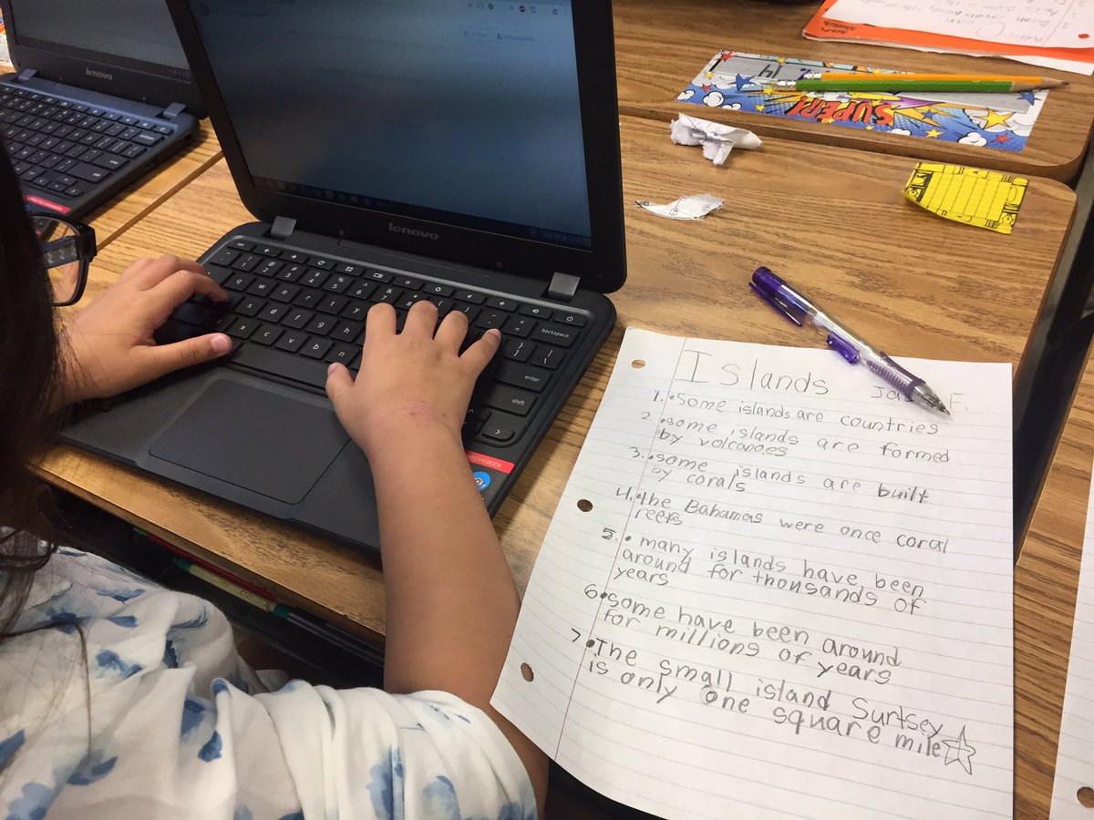 SAtechieteacher's tweet image. 3rd graders creating Landform presentations using @HstryOrg #neisditech