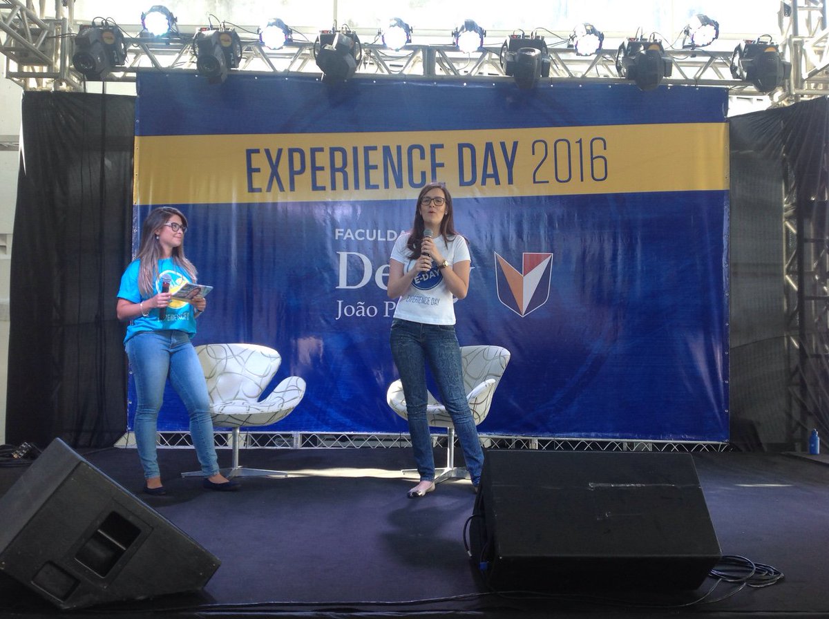 fbvwyden's tweet photo. Neste momento a Laisa Amaral, aluna nota mil no ENEM, conta como se preparou para a prova. #vem #eday2016 #devryjp 🎓🎓🎓🎓🎓 https://t.co/kv5eZ9vhEf