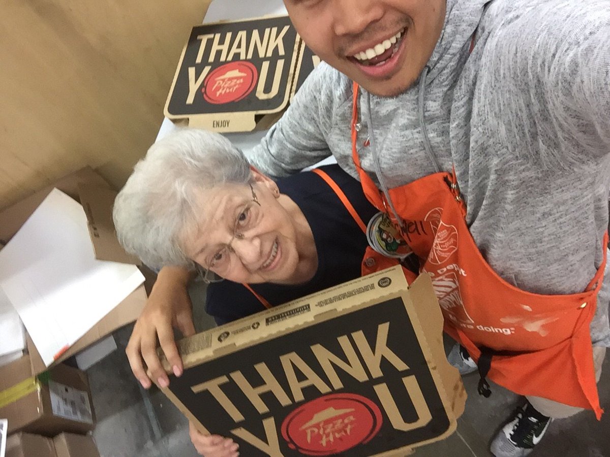 JordanJasper_11's tweet photo. How about Pizza for your break? Best Cashiers here at 6503!!! Thank you for all you do! @cravens_m @kjl265 @JOsgoodHD @jbjlsj https://t.co/aH5zuh7UzA