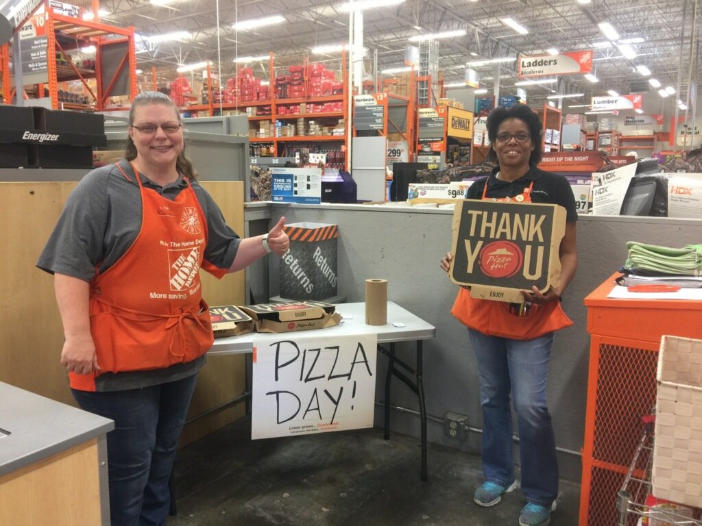 JordanJasper_11's tweet photo. How about Pizza for your break? Best Cashiers here at 6503!!! Thank you for all you do! @cravens_m @kjl265 @JOsgoodHD @jbjlsj https://t.co/aH5zuh7UzA