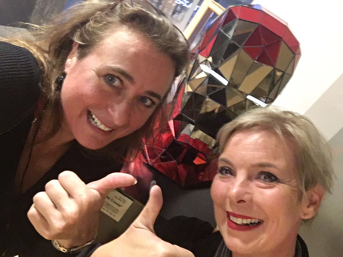 SoMeMonteur's tweet photo. De monteurs @AMH010 en @TwietCaroline helemaal enthousiast @VentureCafeRdam #CICVC010 https://t.co/8Pz6MQwRPT