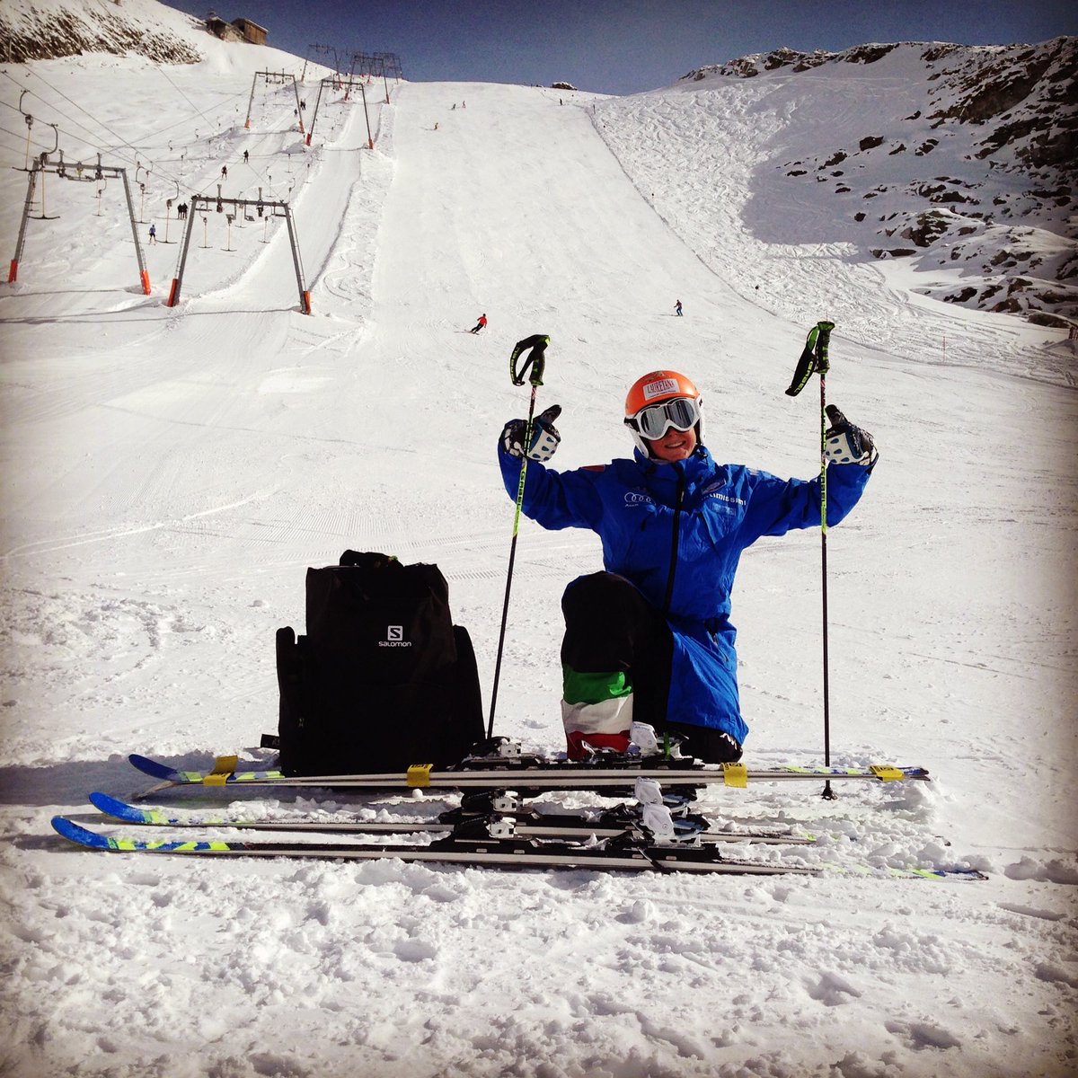 alessiatimonit's tweet photo. Un giorno senza un sorriso è un giorno perso. (C. Chaplin)  #bigF #salomonracing #boiachimolla #instaskiing#fucklabellavitamipiacefarfatica https://t.co/icmn8kV6XV
