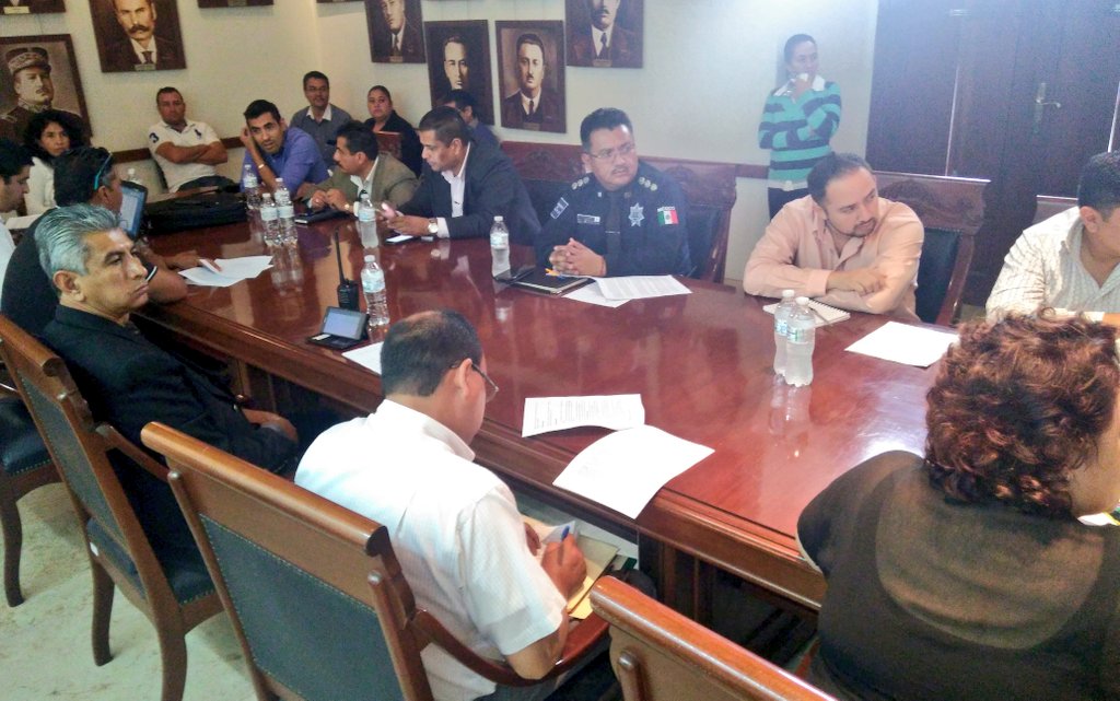 DMSPDGO's tweet photo. Comandante Abel Fermán Rodríguez presente en la Comisión De Actividades Económicas @CabildoDgo Tema: Romería 2 de Noviembre https://t.co/4coifuLmhD