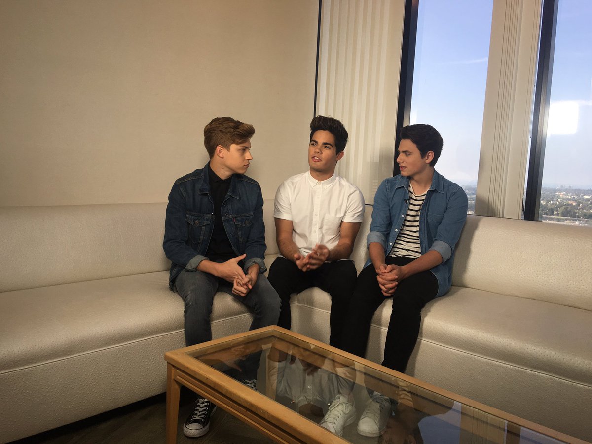 OfficialFIYM's tweet image. Doing some fun stuff today 😊