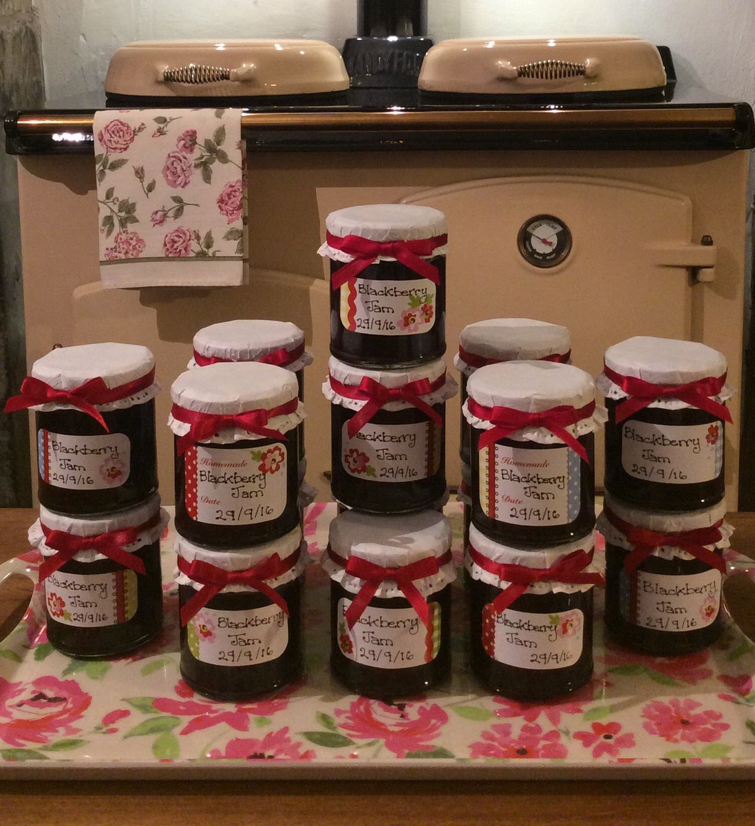 AndreaLGale2's tweet photo. #ForagedFruit Jam making recently..I love #Damson "The Queen of Jams" perfectly tart and not over-sweet. WHAT'S YOUR FAVOURITE? #Jam #Poll 😋 https://t.co/OdP7iK64QW