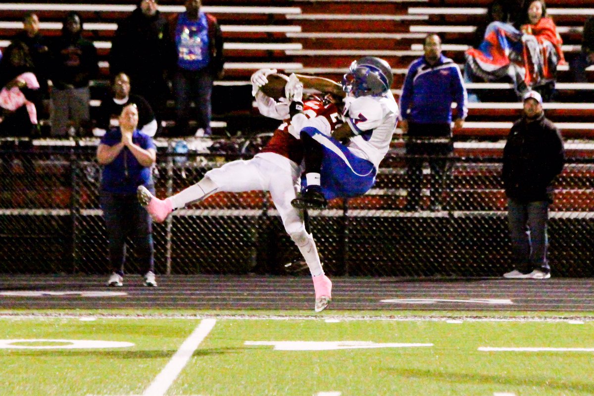 amygarner19's tweet image. Defense riding his back like Yoda on Luke #hecaughtitanyways #totalstud #betterthanOdell @ShaeGarner_11
