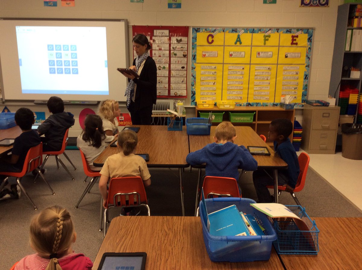 SmetanaBuzz's tweet photo. Ss really liked learning about Nearpod with Mrs. Blake today! #D60learns https://t.co/AY1jG0Qjsk