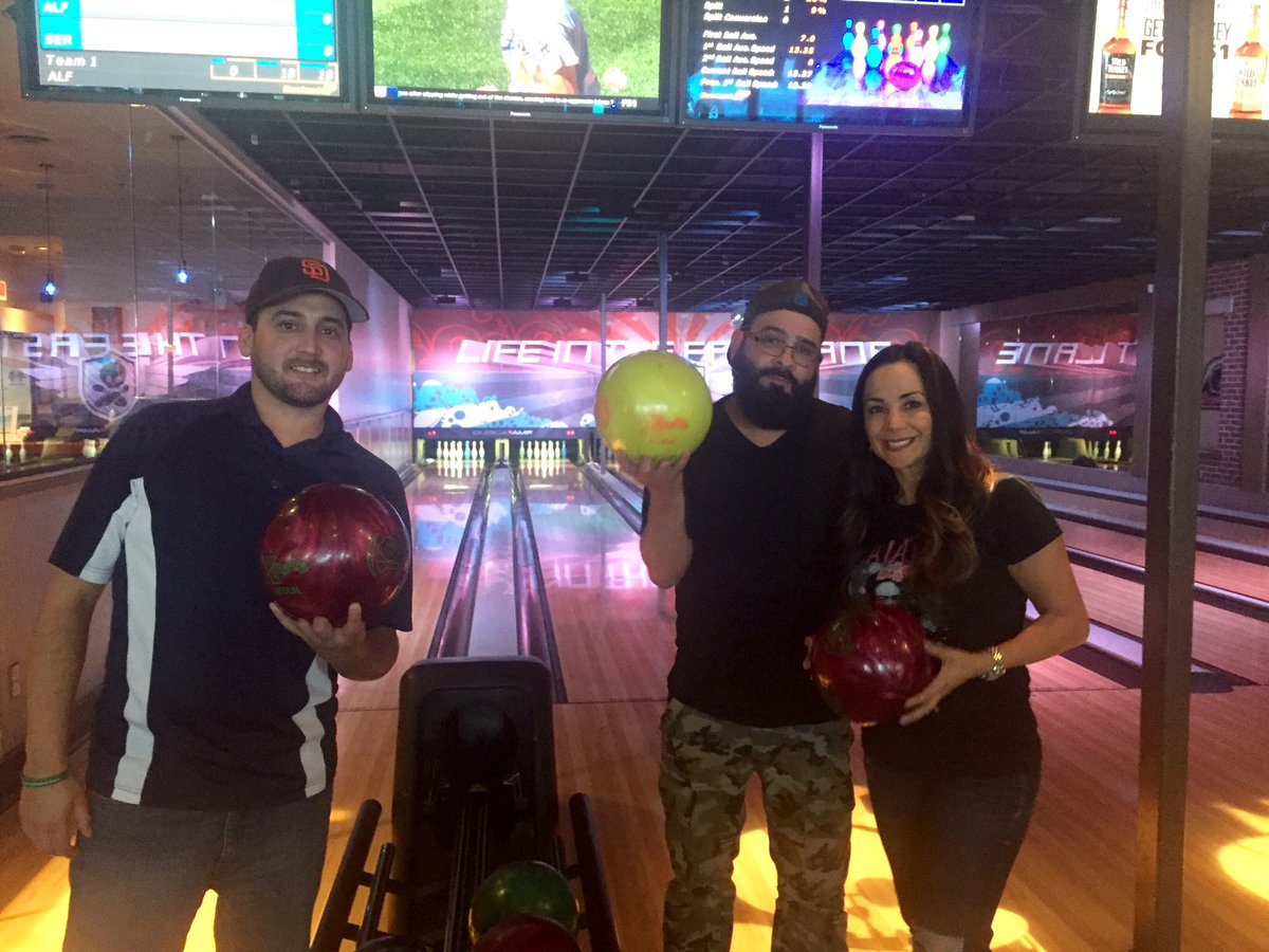 #teambonding
#lookhowexcitedFrankieis
<a href="/griselg72/">Griselda</a> <a href="/attsandiego9/">ATT-San Diego9</a>