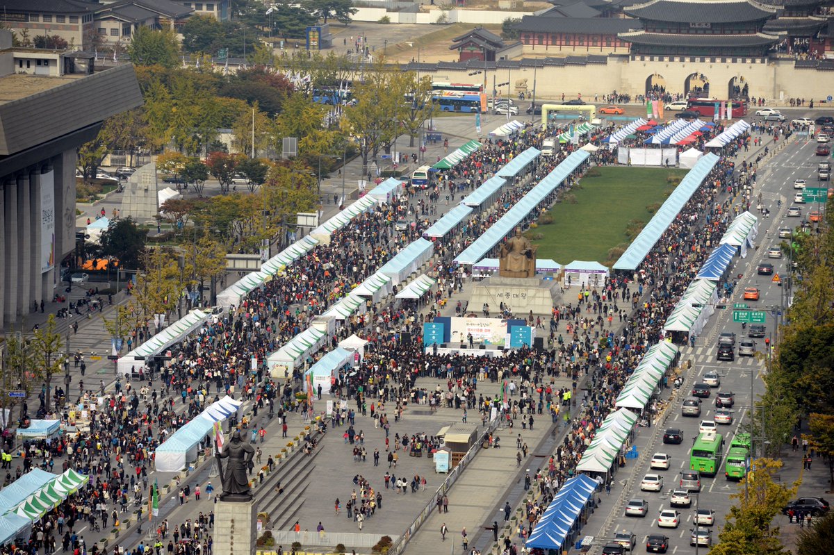 국내 최대규모 플리마켓 #위아자_나눔장터 가 10.16(일) 광화문 광장에서 개최! 행사 수익금으로 저소득층 어린이를 돕는 뜻깊은  행사! 스타들의 기증품 경매부터 다양한 공연, 체험행사 등 볼거리가 한가득! 이번 주말, 광화문에 마음을 나눠주러 오세요