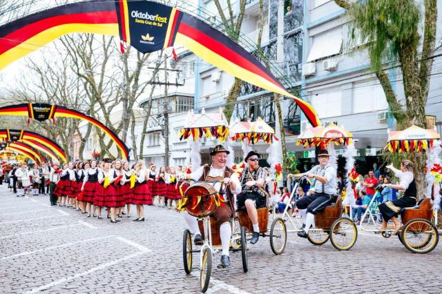 gzhdigital's tweet photo. Comer, beber e dançar: um passeio pela Oktober de Santa Cruz do Sul https://t.co/utGqKcpgqT https://t.co/uTAnZjc7V2