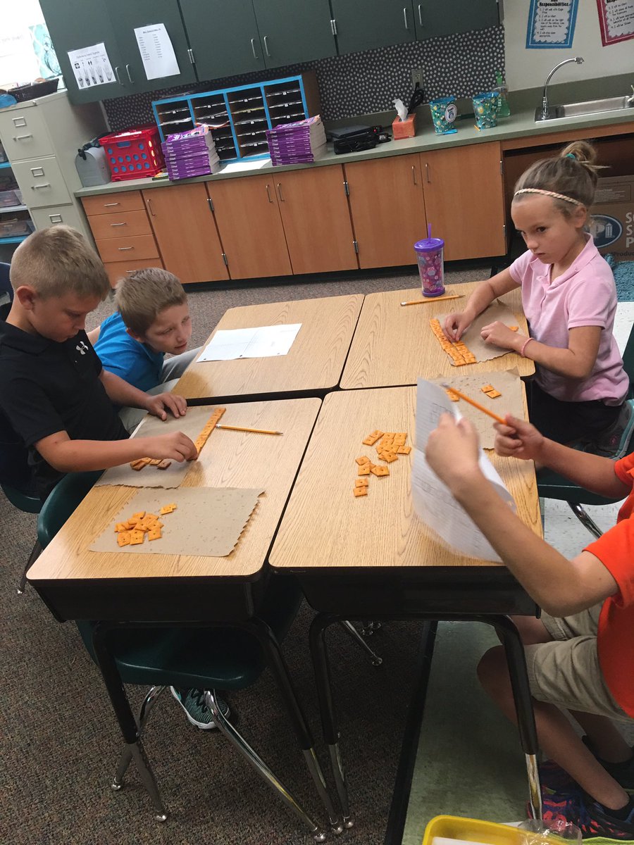TeamToneyFISD's tweet photo. Creating rows and columns with Cheez-it's to help with multiplication #hiphipARRAY https://t.co/UiPtN1pZSu