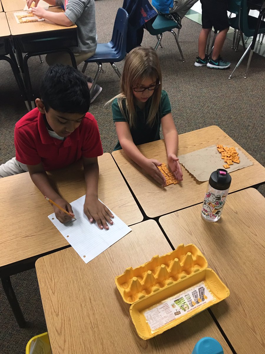 TeamToneyFISD's tweet photo. Creating rows and columns with Cheez-it's to help with multiplication #hiphipARRAY https://t.co/UiPtN1pZSu