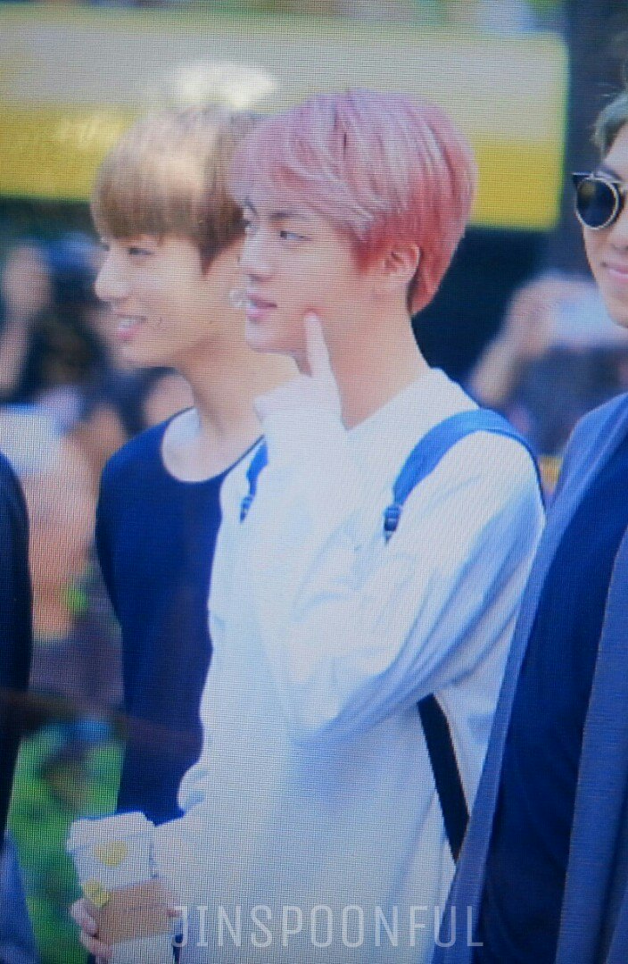 JINSpoonful's tweet photo. 161018 진~♡ @BTS_twt #진 #JIN #BTS #방탄소년단 https://t.co/OdWKt84LKz