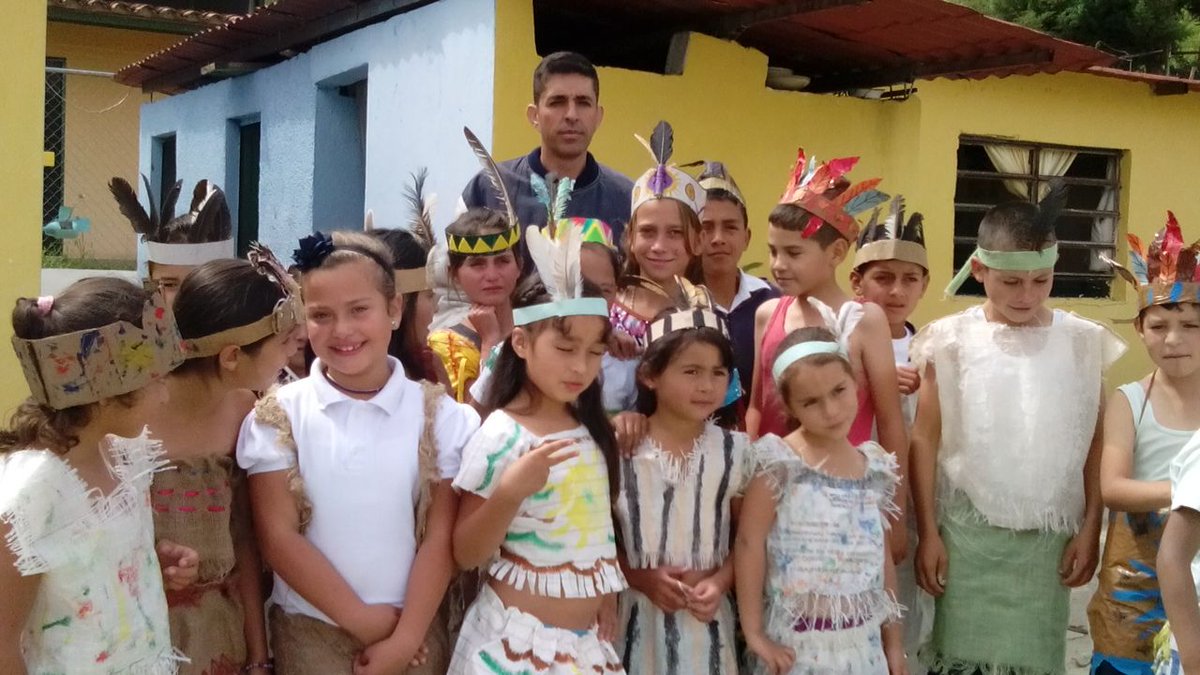 CLIFPNER_599's tweet photo. Esc.Bas.Con. "Nanjar" NER 599. Dia de la Resistencia Indigena. https://t.co/ywI8mHZzFG