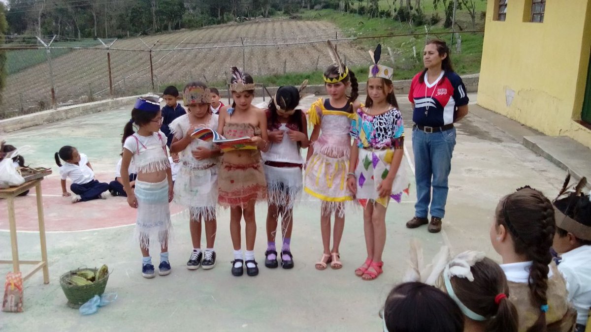 CLIFPNER_599's tweet photo. Esc.Bas.Con. "Nanjar" NER 599. Dia de la Resistencia Indigena. https://t.co/ywI8mHZzFG