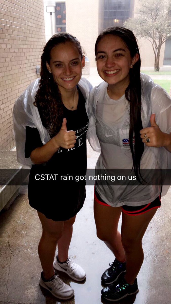 nicki_rey97's tweet photo. 10/10 would recommend running across campus with your best friend in the rain👍🏼 #CSTATprobs https://t.co/kFuTuL4cGR