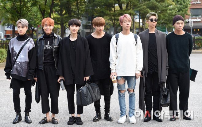 jeonggukupdates's tweet photo. [PRESS] 161014 #BTS arriving at KBS for Music Bank. #방탄소년단 https://t.co/t932EbVkCO