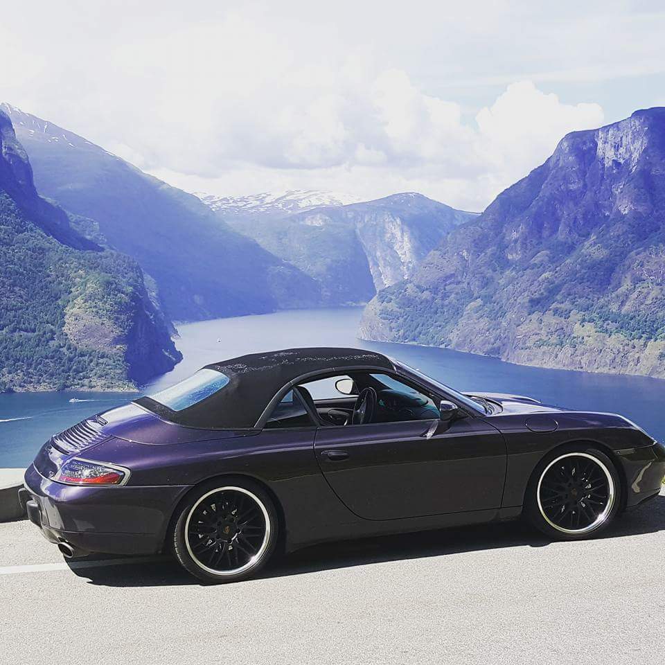 konsulentliv's tweet photo. @Porsche @911_LND @Vangsgaarden My #Carrera loves the #goodlife by the fjords of Norway. #sognefjord #porsche https://t.co/XawwsBJBJS