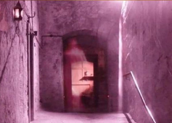 mishel_ella's tweet photo. 13 Creepy Photos You Won’t Be Able To Explain!
https://t.co/1X8h5veDjy https://t.co/EgRsPh6Q9u